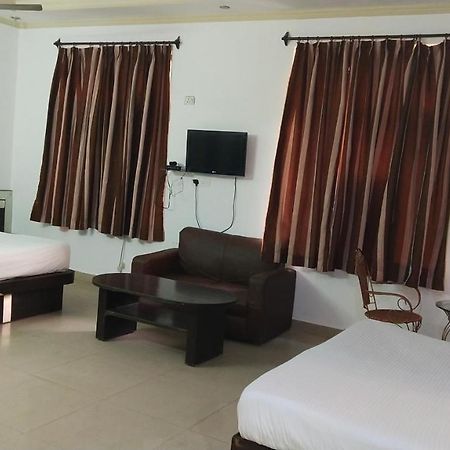 Fabhotel Prashant Palace 마이소르 외부 사진