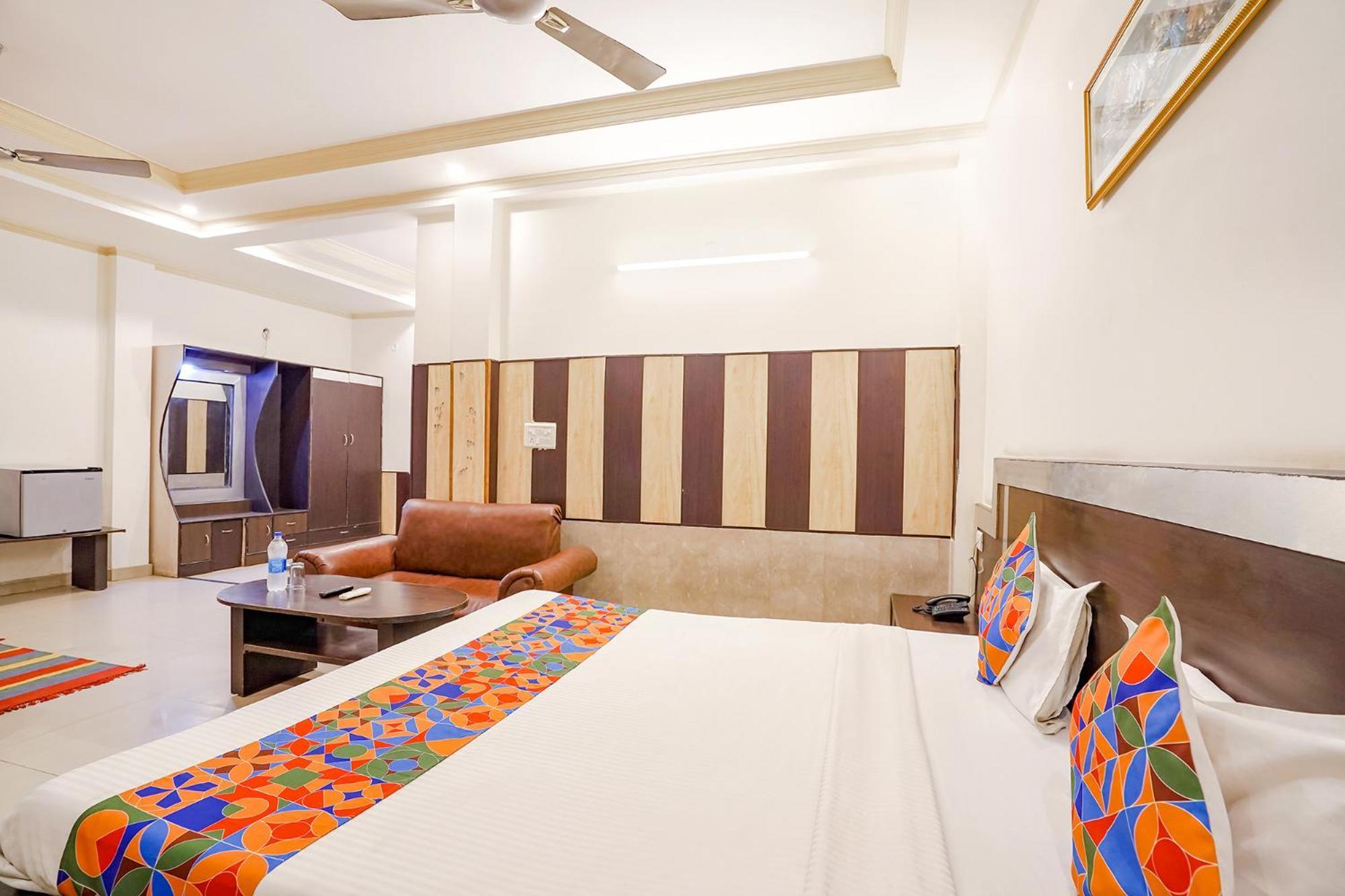 Fabhotel Prashant Palace 마이소르 외부 사진