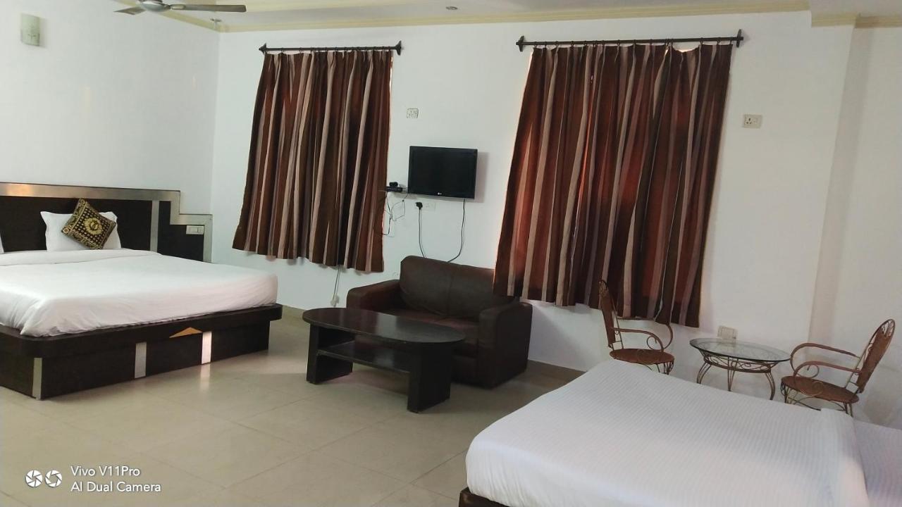 Fabhotel Prashant Palace 마이소르 외부 사진